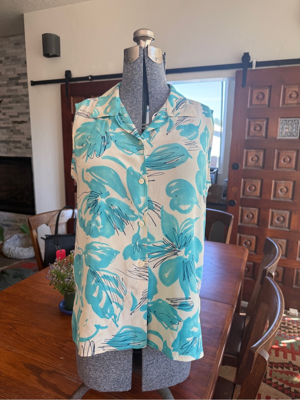 Sleeveless Turquoise Floral Button-Front Women’s Top-100% silk . Vintage
